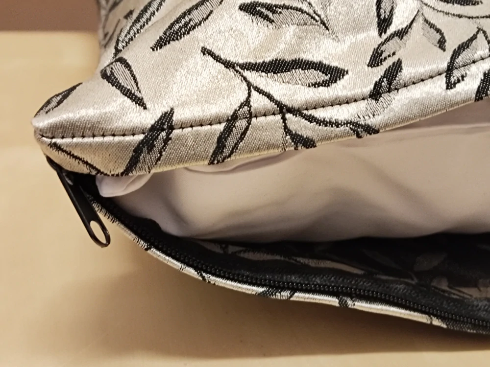 CEDR Polštář stříbrný tmavý 43 x 43 cm