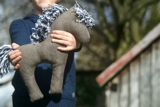 CEDR Koník textilní 36x34 cm